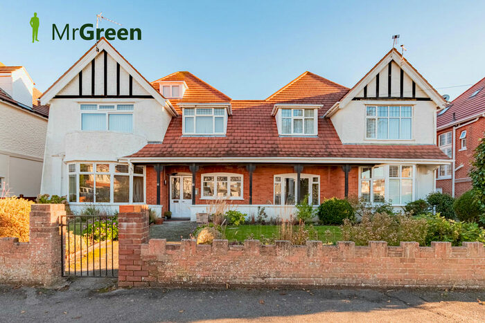 2 Bedroom Apartment To Rent In Stourcliffe Avenue, Southbourne, BH6