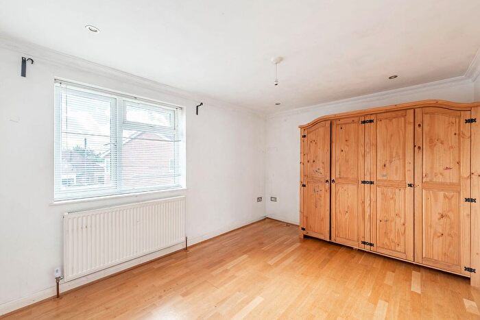 2 Bedroom Flat To Rent In Walton Avenue, Harrow, HA2