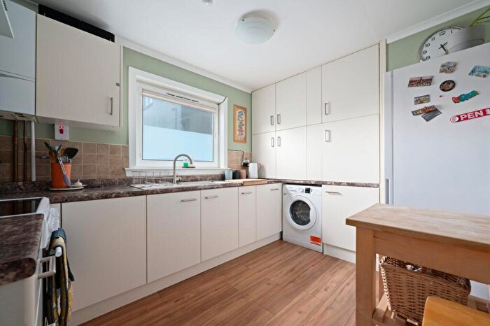 2 Bedroom Flat For Sale In Forth View, Kincardine, FK10