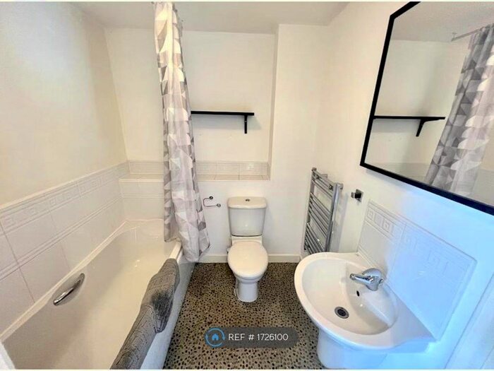 2 Bedroom Flat To Rent In Broad Gauge Way, Wolverhampton, WV10