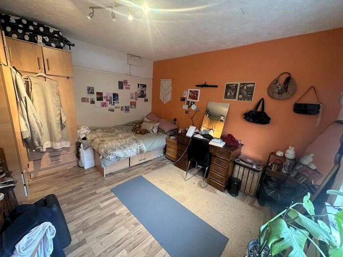 4 Bedroom Semi-Detached House To Rent In Walmsley Road, Hyde Park, Leeds, LS6