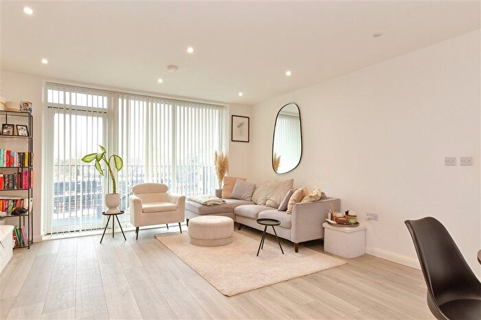 1 Bedroom Flat For Sale In Vauxhall Place, Dartford, Kent, DA1