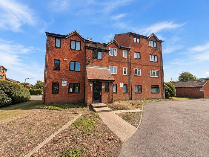 1 Bedroom Flat For Sale In Porter Close, Grays, RM20