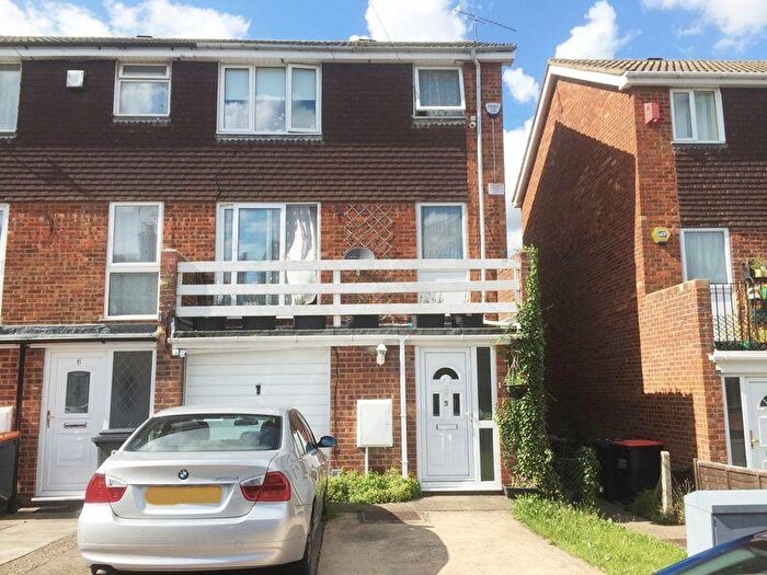 4 Bedroom Terraced House To Rent In Central Dunstable, LU6