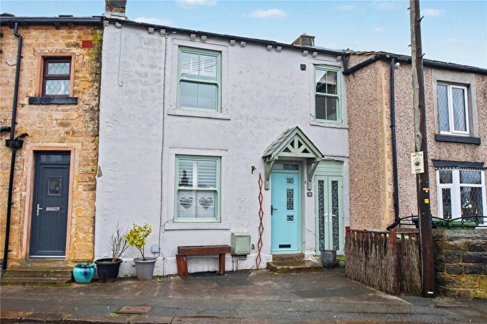 2 Bedroom Town House For Sale In Bradford Road, Drighlington, Bradford, West Yorkshire, BD11