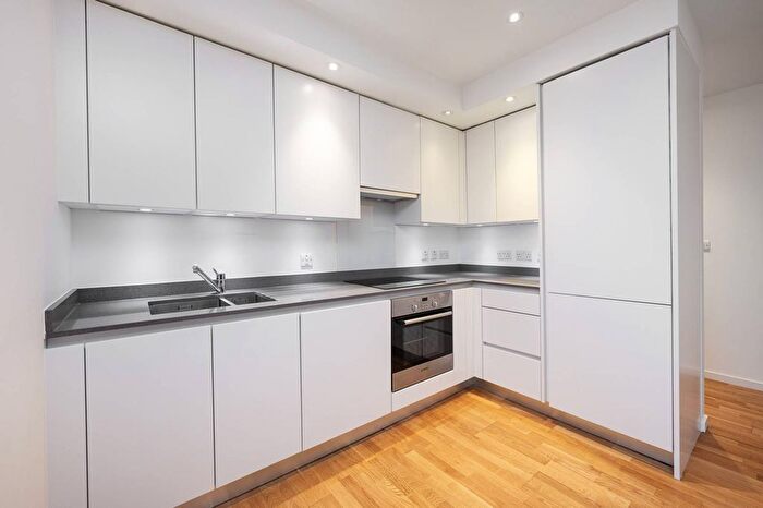 2 Bedroom Flat To Rent In Early Rivers, Stratford, London, E20