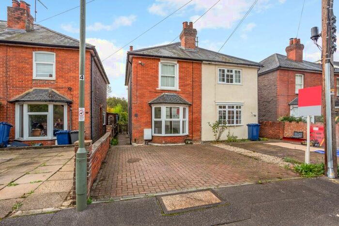 1 Bedroom Flat To Rent In Peperharow Road Godalming, GU7