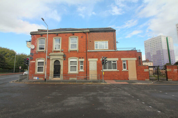 1 Bedroom Apartment To Rent In Moor Road, Leeds, West Yorkshire, LS11