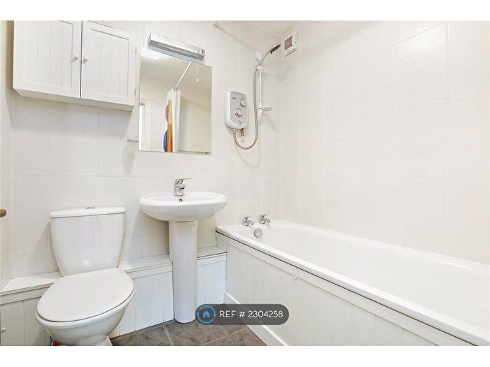 1 Bedroom Flat To Rent In Henley Court, London, SE15