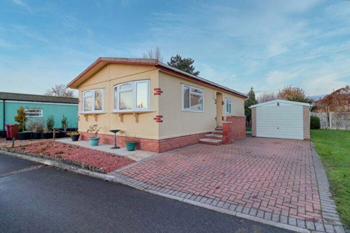 2 Bedroom Park Home For Sale In Main Avenue, Scunthorpe, DN15