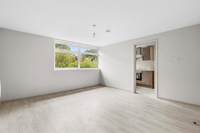 1 Bedroom Apartment To Rent In Pettifer Way, High Wycombe, HP12