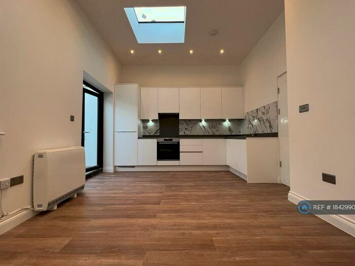 1 Bedroom Flat To Rent In Cordwallis Road, Maidenhead, SL6