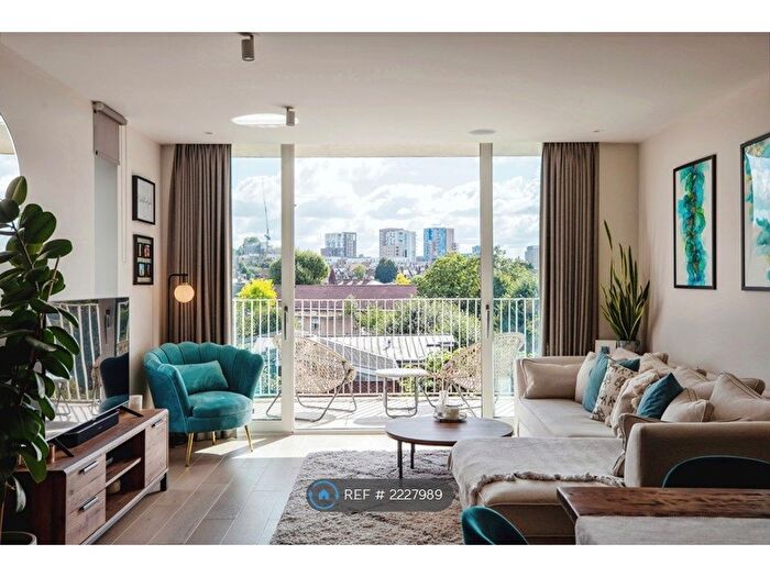 2 Bedroom Flat To Rent In Greenwich High Road, London, SE10