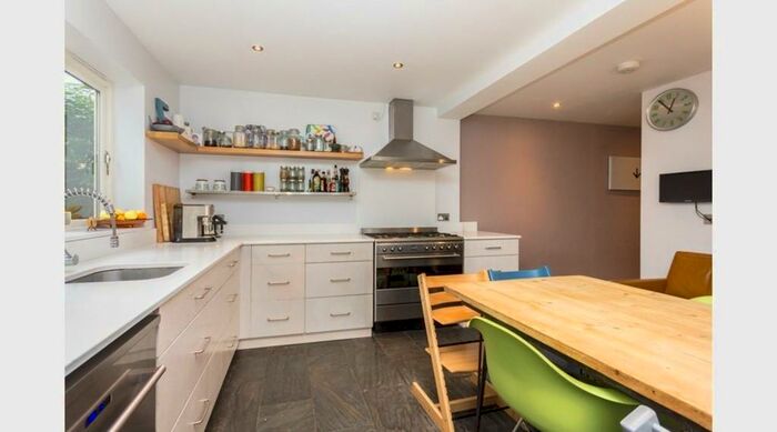 3 Bedroom Apartment To Rent In Herne Hill Road, London, SE24