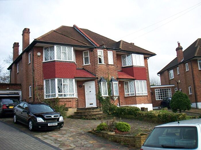 3 Bedroom House To Rent In Abbotshall Avenue, Southgate, N14