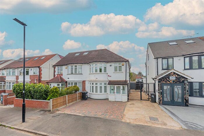 4 Bedroom Property To Rent In Winchester Avenue, Heston, TW5