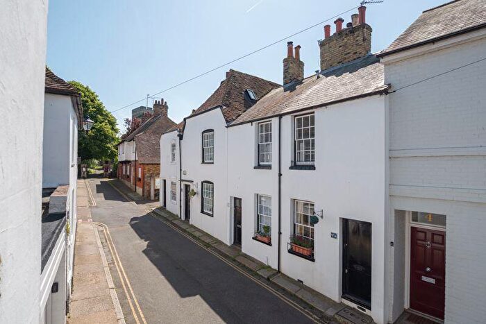 2 Bedroom Character Property For Sale In Church Street St. Clements, Sandwich, CT13