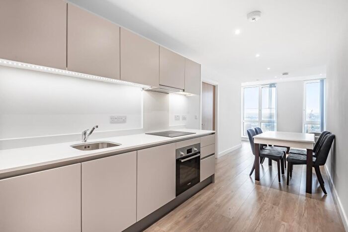 2 Bedroom Apartment To Rent In Bracknell, Berkshire, RG12