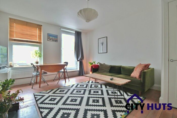 3 Bedroom Flat To Rent In Buckmaster House, Holloway Road, N7