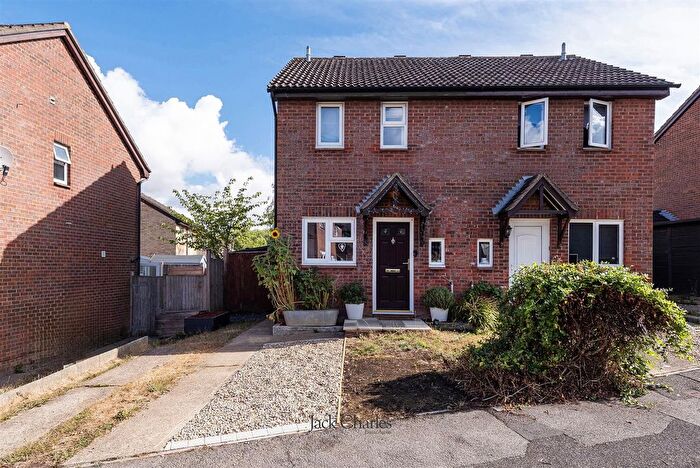 2 Bedroom Semi-Detached House For Sale In Hawthorn Walk, Tunbridge Wells, TN2