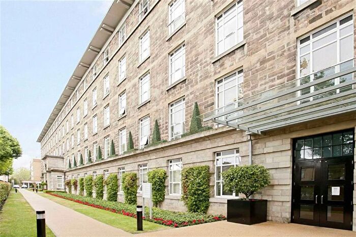 2 Bedroom Flat To Rent In Bromyard House, Acton, W3