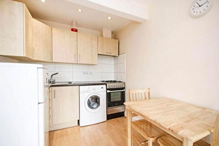 2 Bedroom Flat To Rent In Finchley Road, London, NW11
