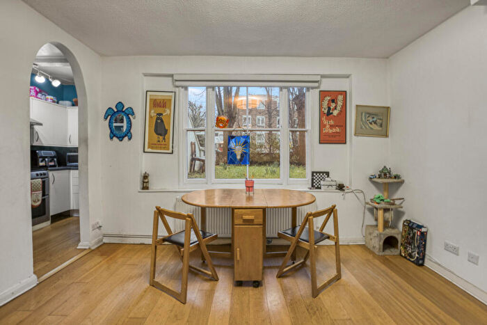 2 Bedroom Maisonette For Sale In Hilldrop Crescent, London, N7