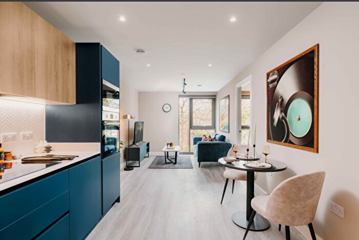 1 Bedroom Apartment To Rent In Loudon's Yard, B16