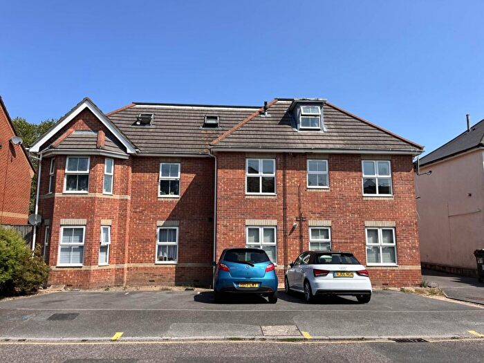 1 Bedroom Flat To Rent In Malmesbury Park Place, Bournemouth, BH8