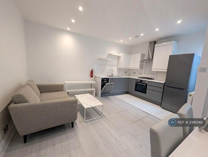 2 Bedroom Flat To Rent In Kingsland Road, London, E2