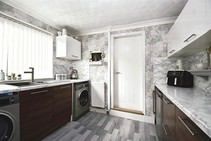 3 Bedroom End Of Terrace House For Sale In Summergangs Road, Hull, HU8