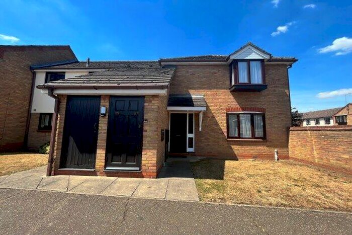 1 Bedroom Flat To Rent In Chester Place, Chelmsford, CM1