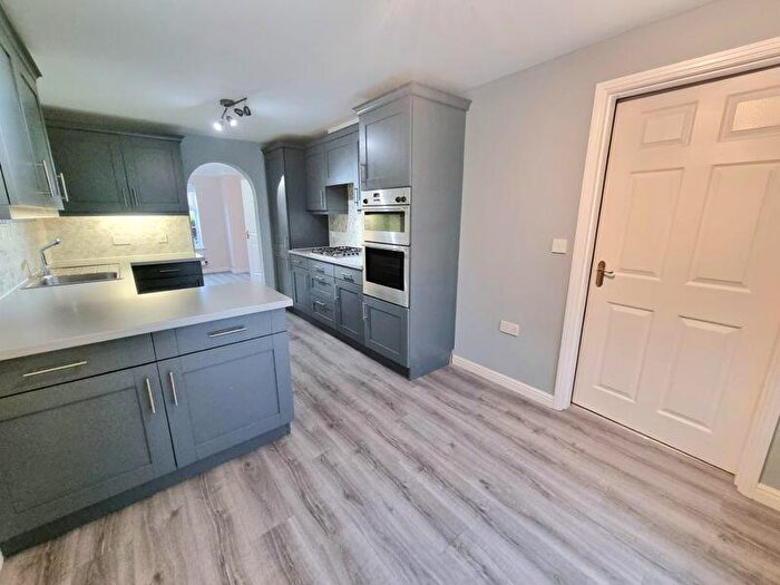 4 Bedroom Semi-Detached House To Rent In Kenny Drive, Carshalton, SM5
