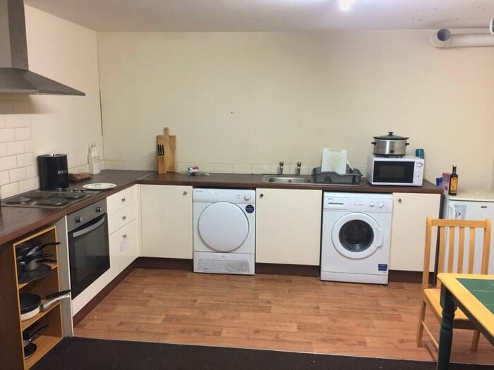 Studio To Rent In Kelvin Grove, Wombwell, S73
