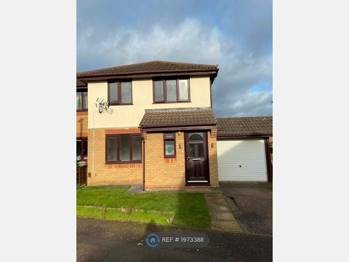 3 Bedroom Semi-Detached House To Rent In Kidd Close, Milton Keynes, MK8