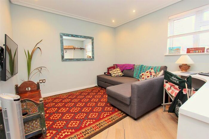 1 Bedroom Flat To Rent In St Peters Mews, Warham Road, Harringay, N4