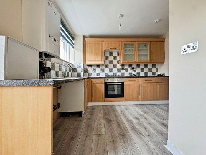 3 Bedroom Flat For Sale In Balcurvie Road, Glasgow, G34