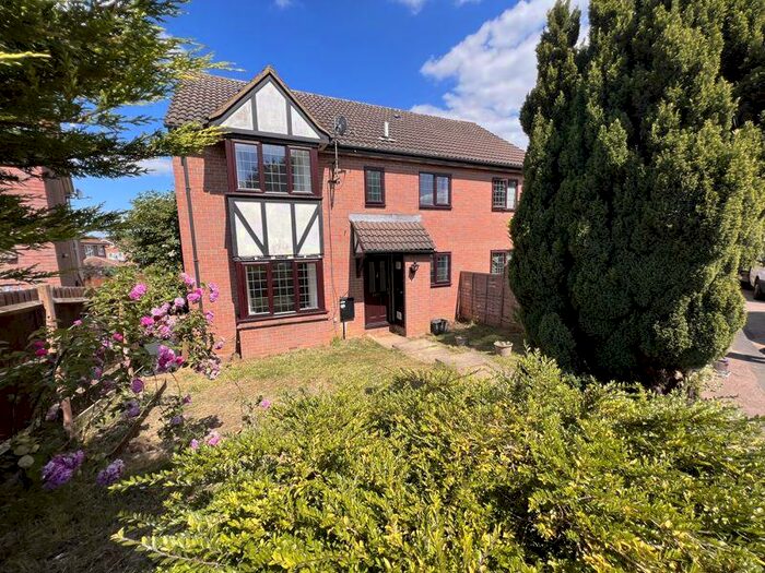 2 Bedroom Cluster House To Rent In Hedley Rise, Wigmore, Luton, LU2