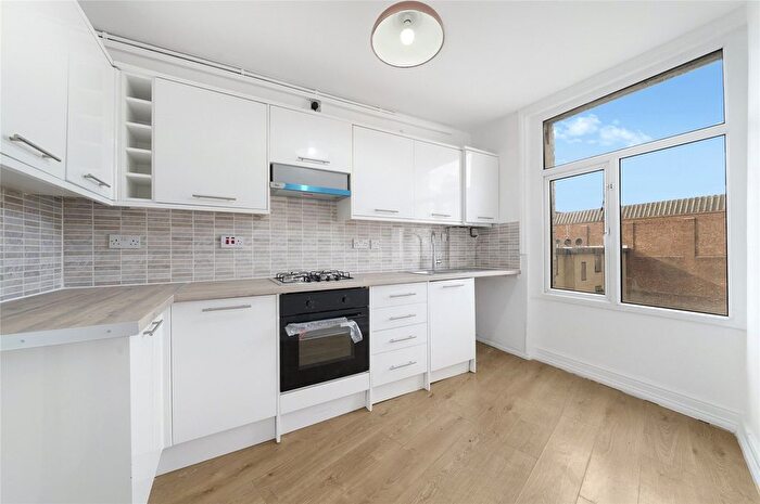 4 Bedroom Detached House To Rent In Crossway, Hackney, N16