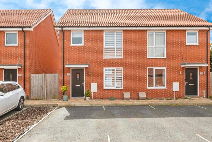 3 Bedroom Semi-Detached House For Sale In Aspen Drive, Wymondham, Norfolk, NR18