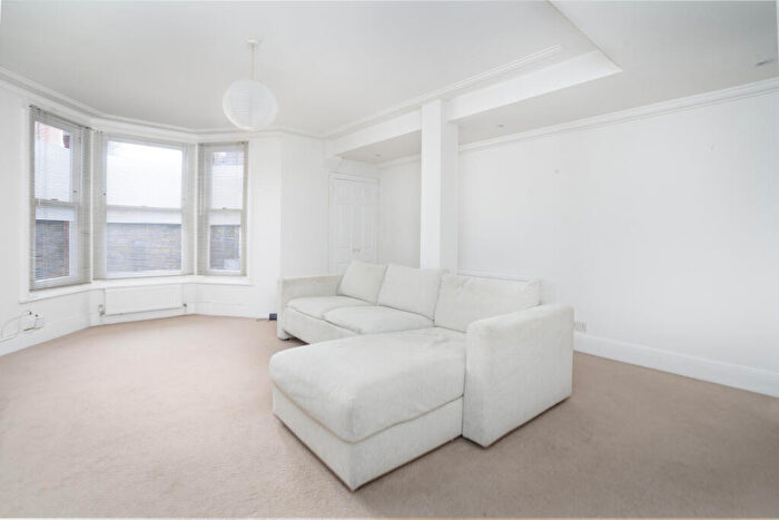 2 Bedroom Apartment To Rent In Calabria Road, Highbury, London, N5