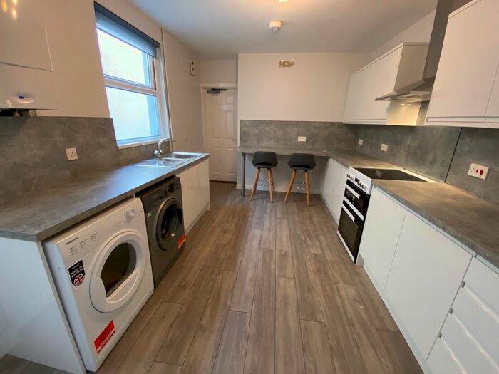 5 Bedroom Terraced House To Rent In Malvern Terrace, Swansea, SA2