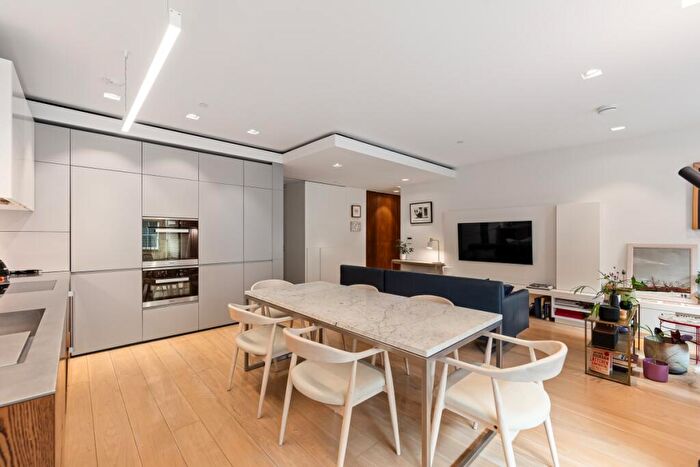 2 Bedroom Apartment For Sale In Dominion House, Bartholomew Close London, EC1A - Photo 4