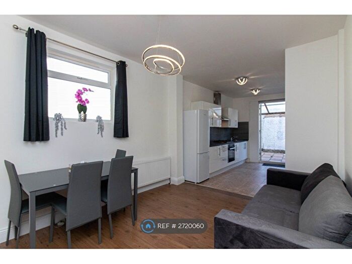 2 Bedroom Flat To Rent In Dartmouth Road, London, NW4