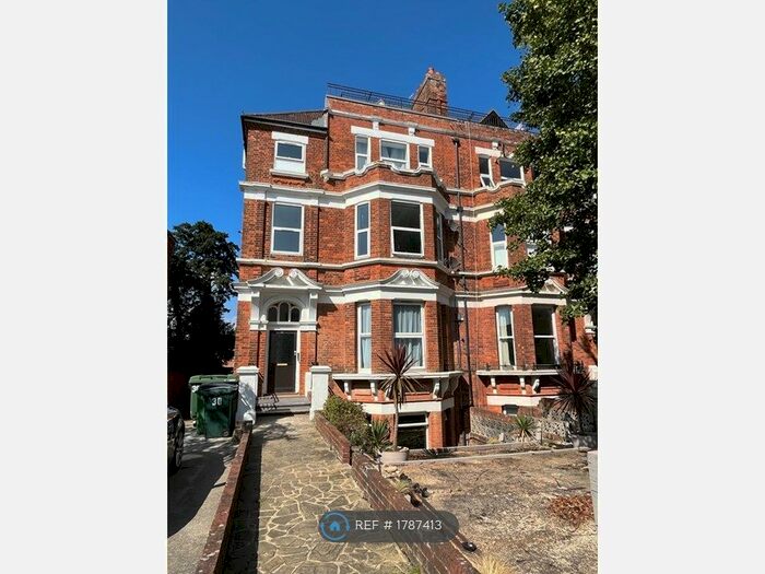 2 Bedroom Flat To Rent In Shorncliffe Road, Folkestone, CT20