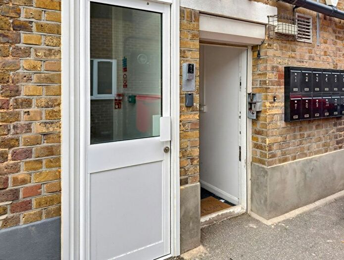 1 Bedroom Flat To Rent In High Street, Southend-On-Sea, SS1