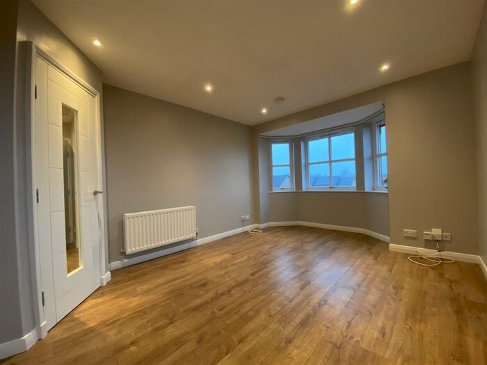 2 Bedroom Flat To Rent In Raeburn Park, Perth, PH2
