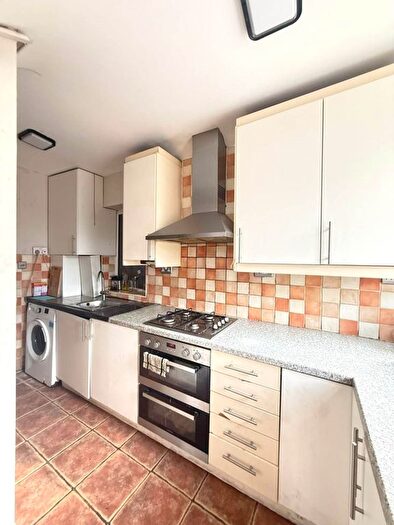 4 Bedroom Semi Detached House For Sale In Balmoral Drive, Hayes, UB4