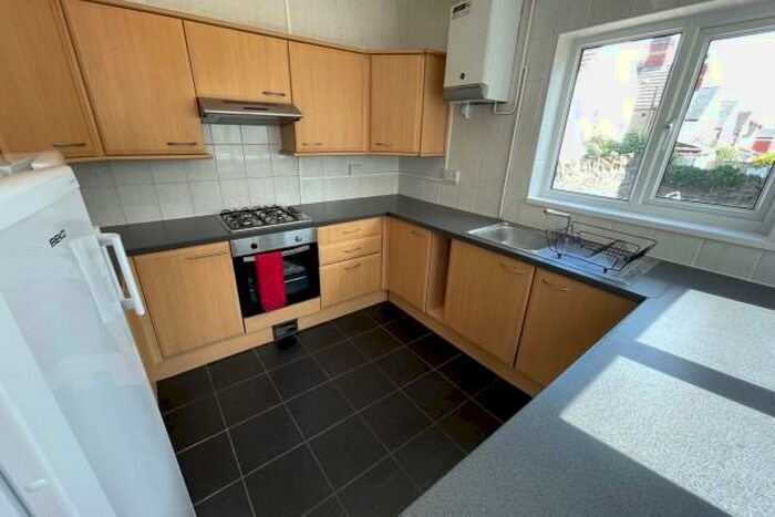 5 Bedroom Terraced House To Rent In Monthermer Road - Cardiff, CF24