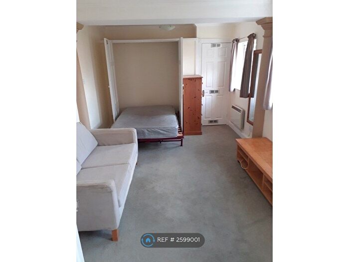 Studio To Rent In Walcot Parade, Bath, BA1